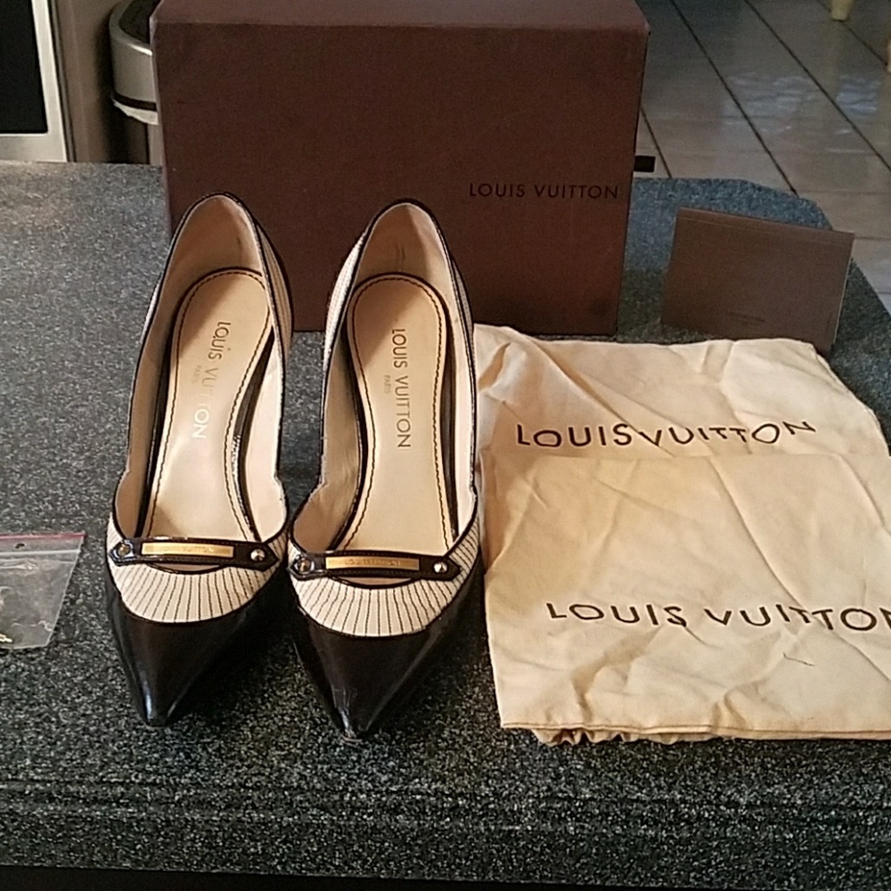 Authentic Louis Vuitton Pumps Sz 39 / US 9